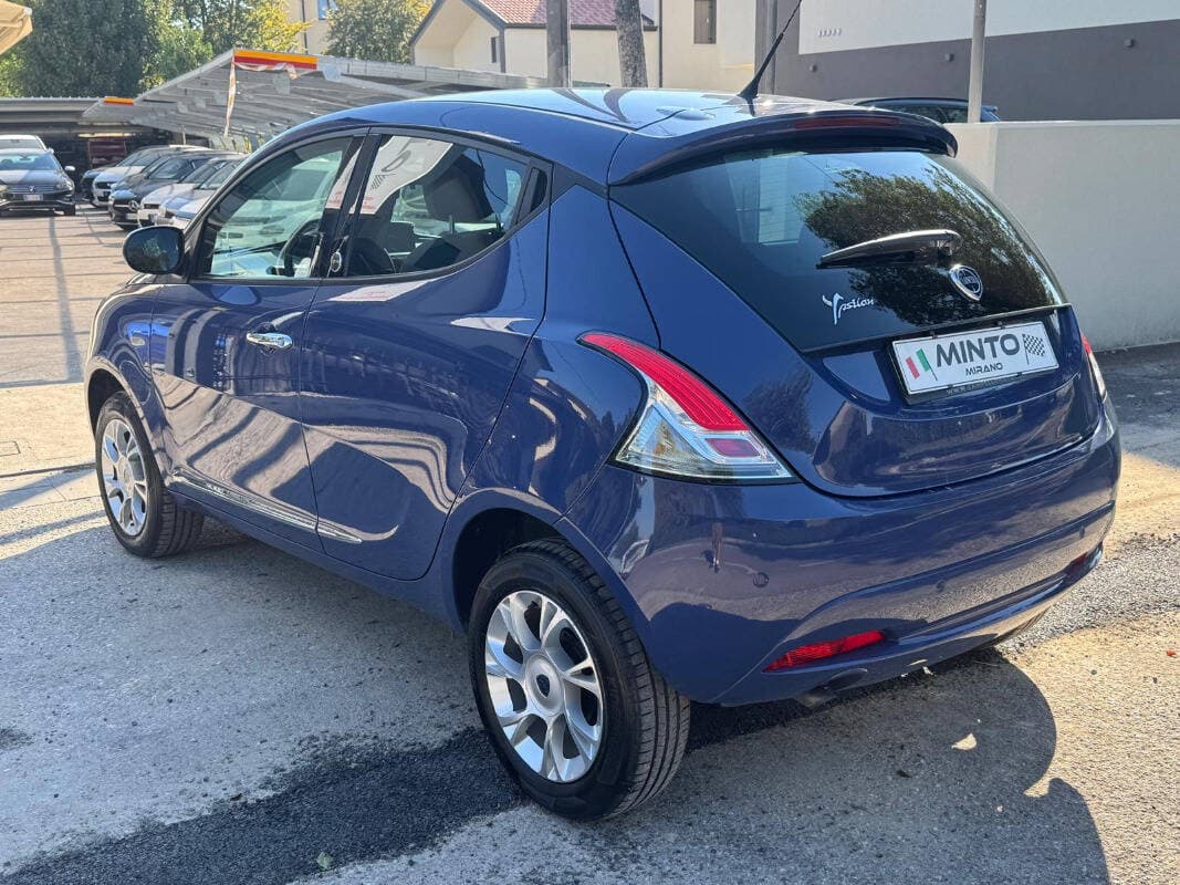 Lancia Ypsilon 5 Porte 0.9 t.air Platinum ecochic metano 70 CV MY19 — foto 2 di 21