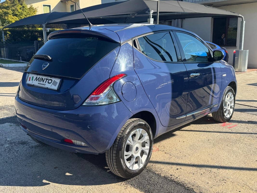Lancia Ypsilon 5 Porte 0.9 t.air Platinum ecochic metano 70 CV MY19 — foto 3 di 21
