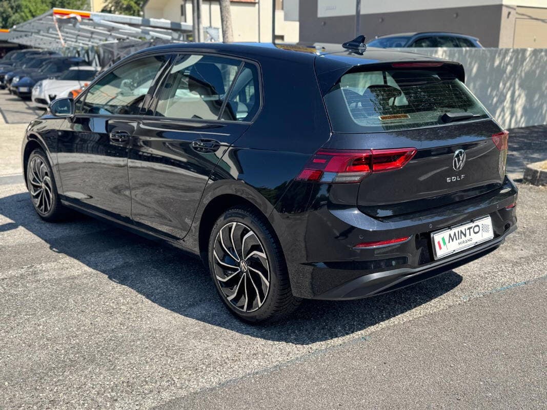 Volkswagen Golf 1.0 TSI evo Life 110 CV — foto 2 di 21