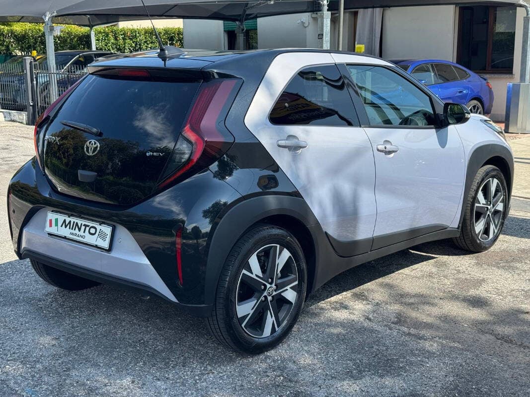 Toyota Aygo X 1.5 hybrid Icon e-CVT — foto 3 di 27